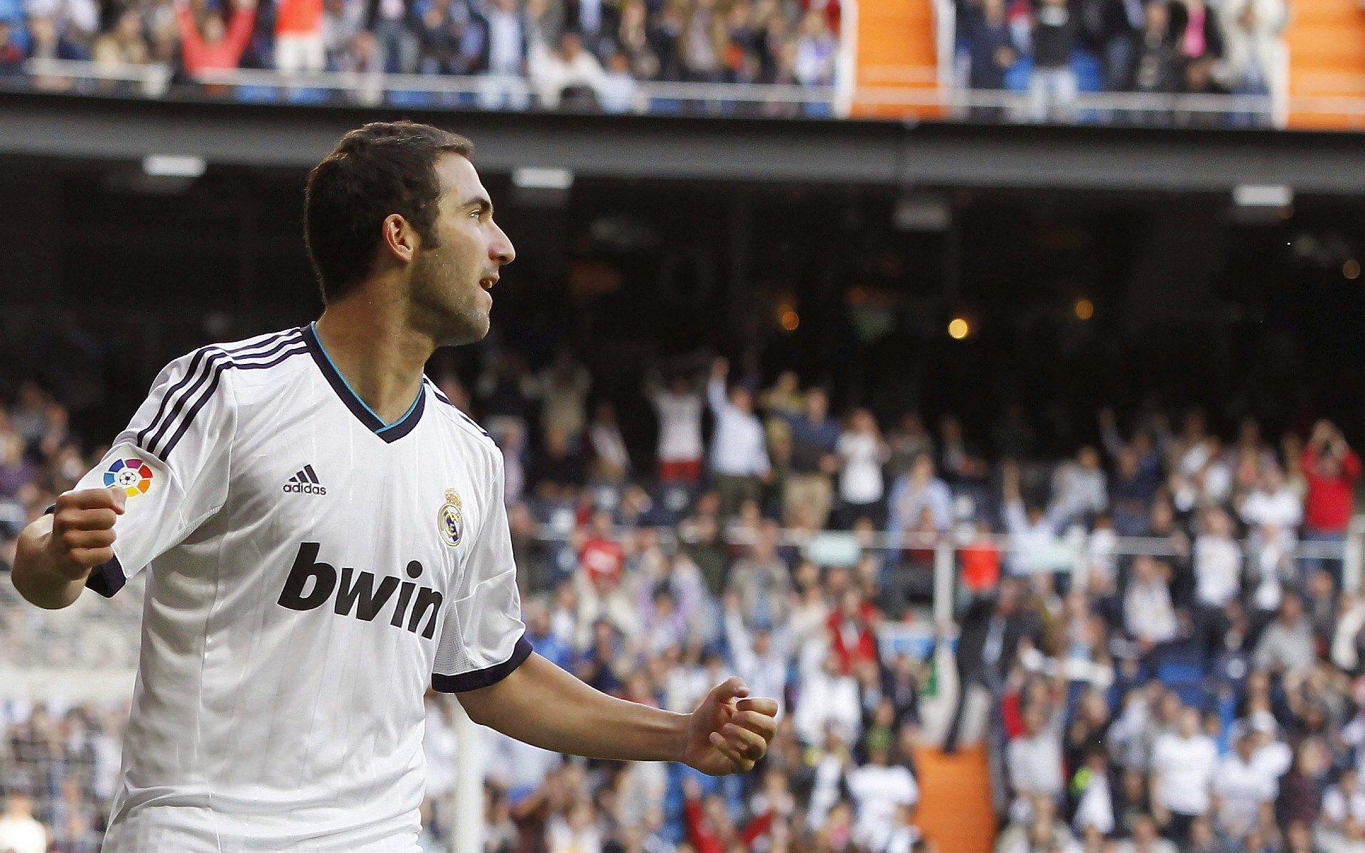 湾区震撼计划！美媒曝勇士休赛期双线出击 瞄准阿德托昆博与詹姆斯组建超级舰队